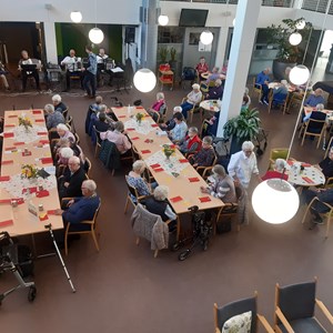 Eftermiddag med skøn harmonikamusik af AOF Musiklinje på Center Møllegården - april 2022