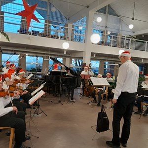 Julematine på Center Møllegården med Mølleorkestret. December 2023.